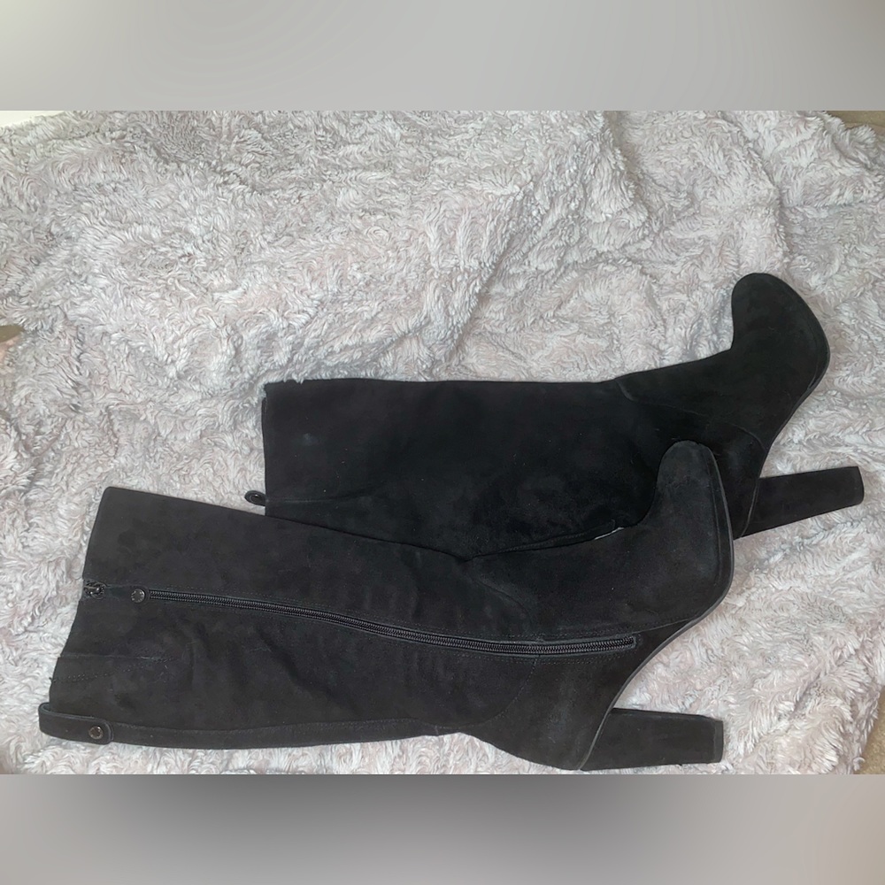 Suede boots
